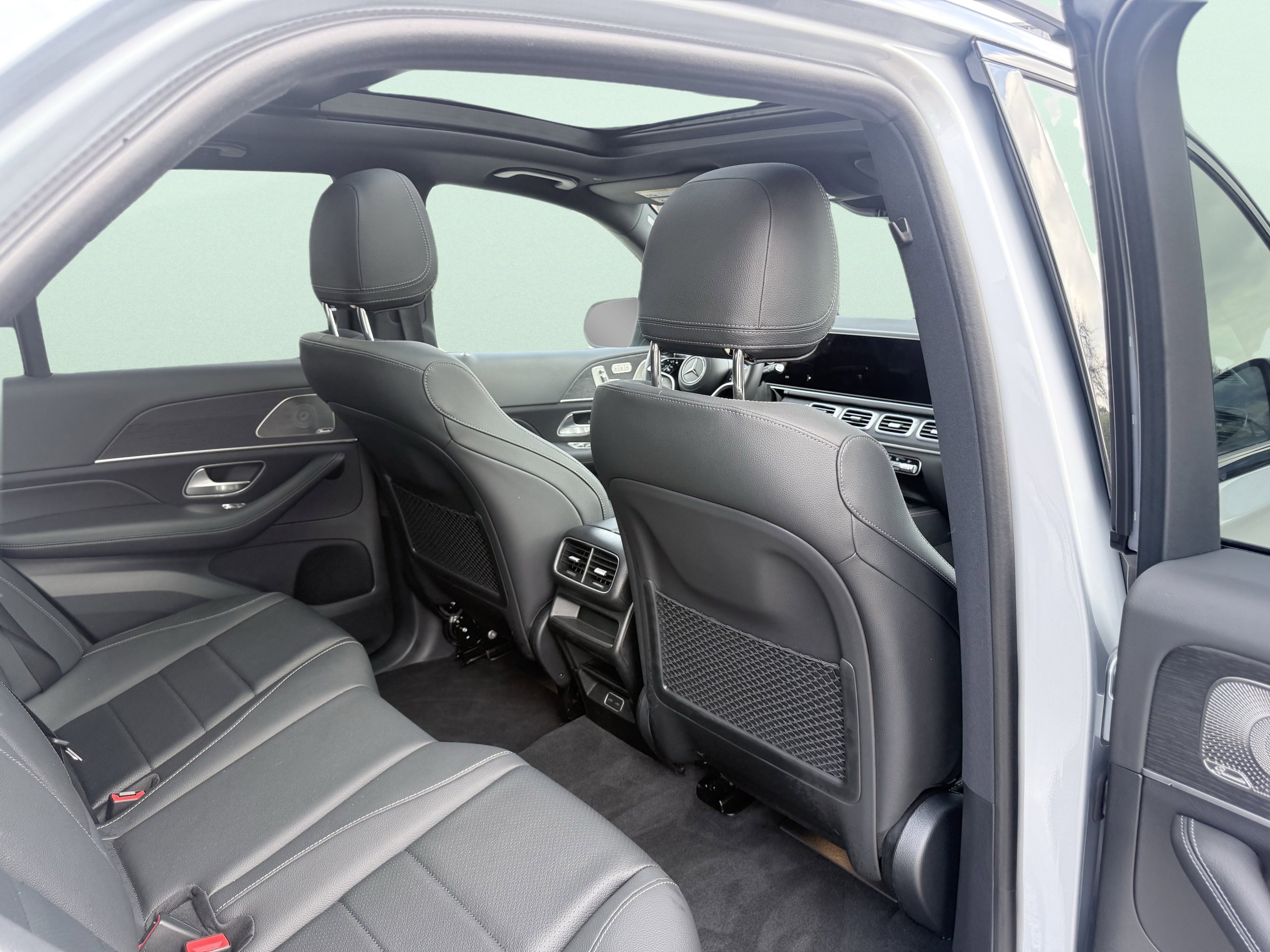 Used 2025 Mercedes-Benz GLE 450e 4MATIC w/ AMG Line Exterior image 25