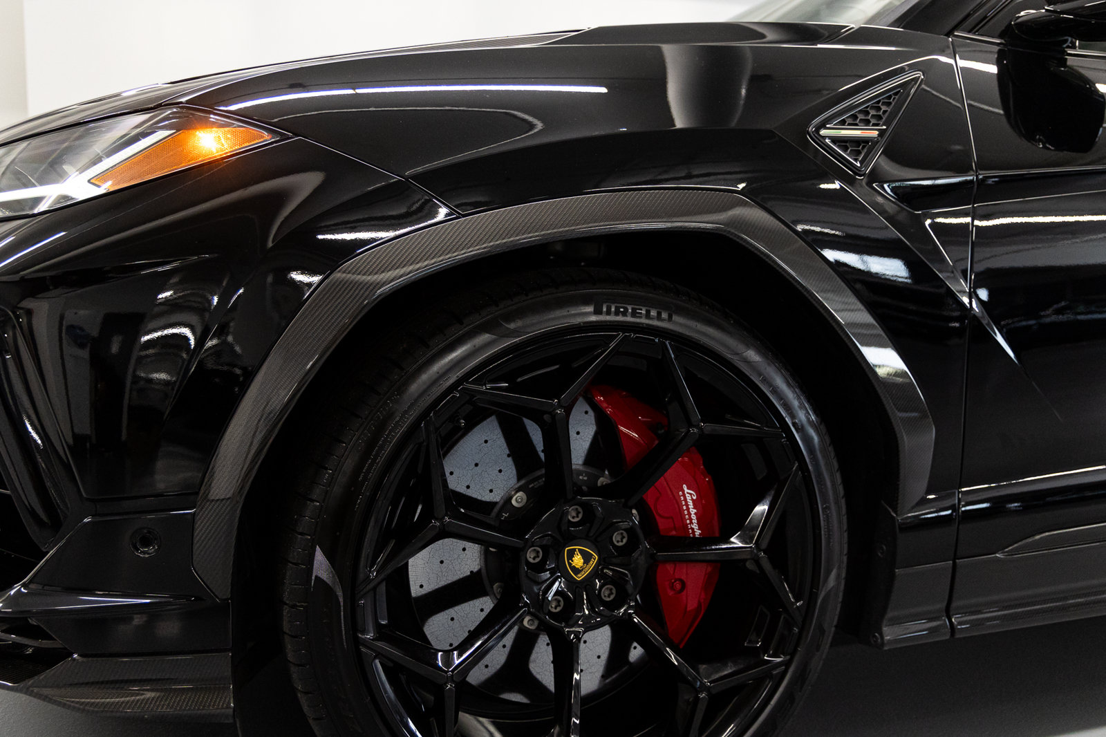 Used 2024 Lamborghini Urus Performante AWD/4WD image 23