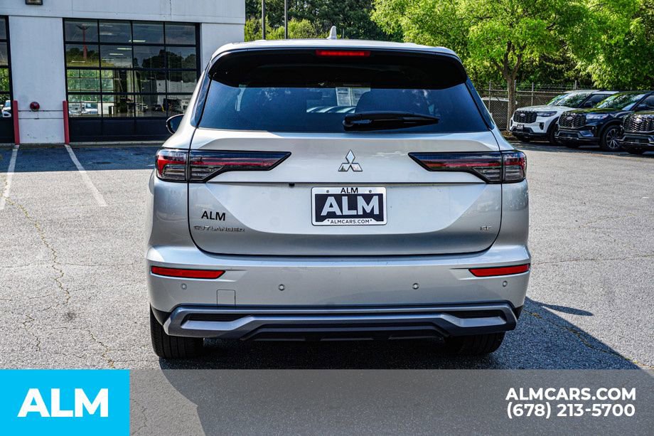 Used 2025 Mitsubishi Outlander SE FWD image 11