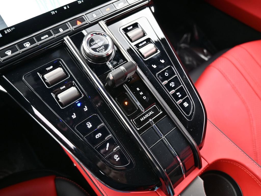 Used 2025 Aston Martin V8 Vantage Coupe image 33