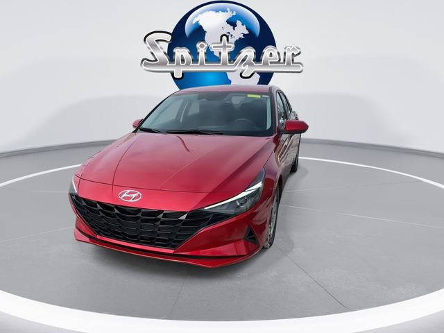 Used 2021 Hyundai Elantra SE image 3