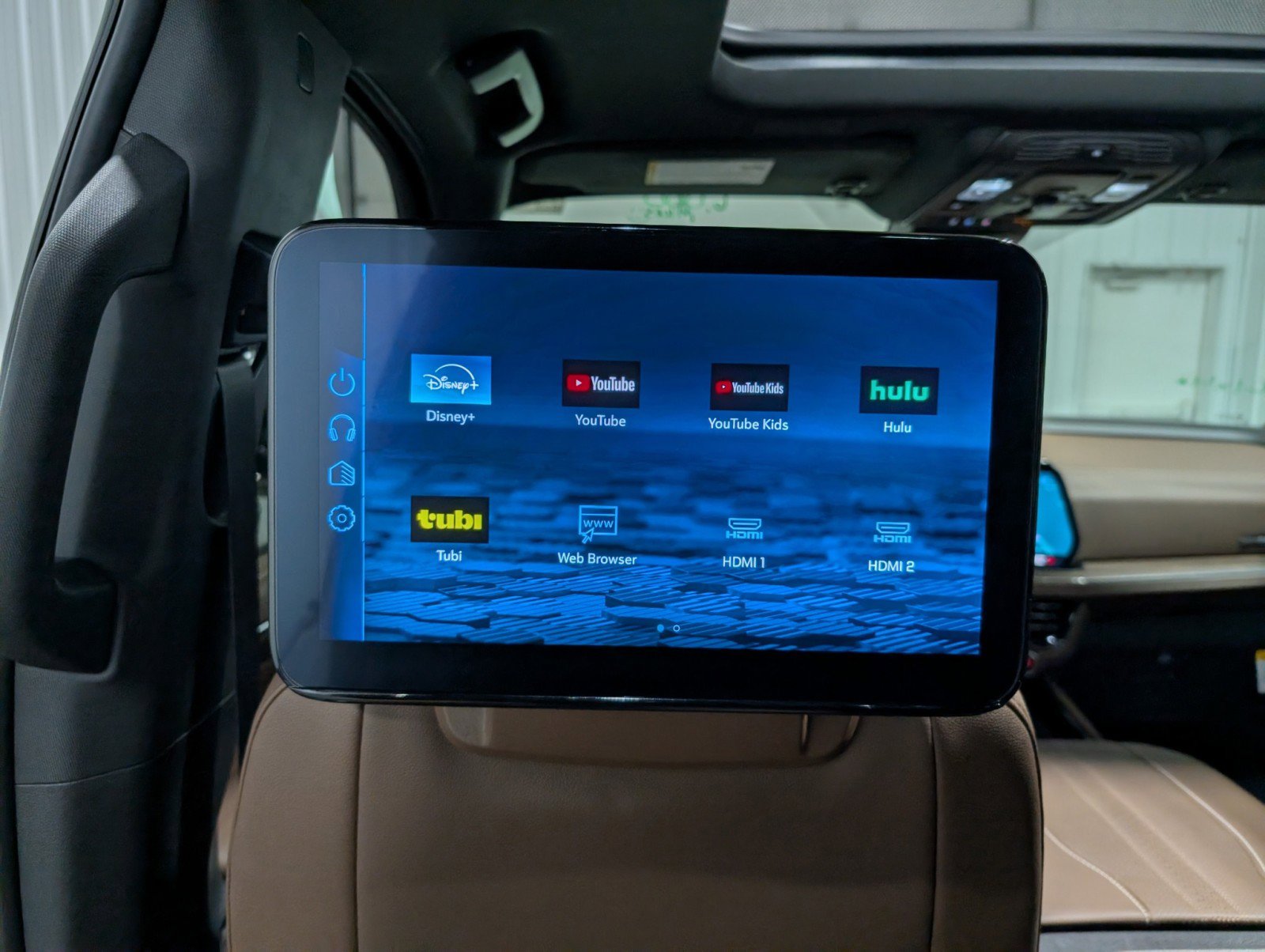 Used 2025 Chevrolet Suburban High Country image 11