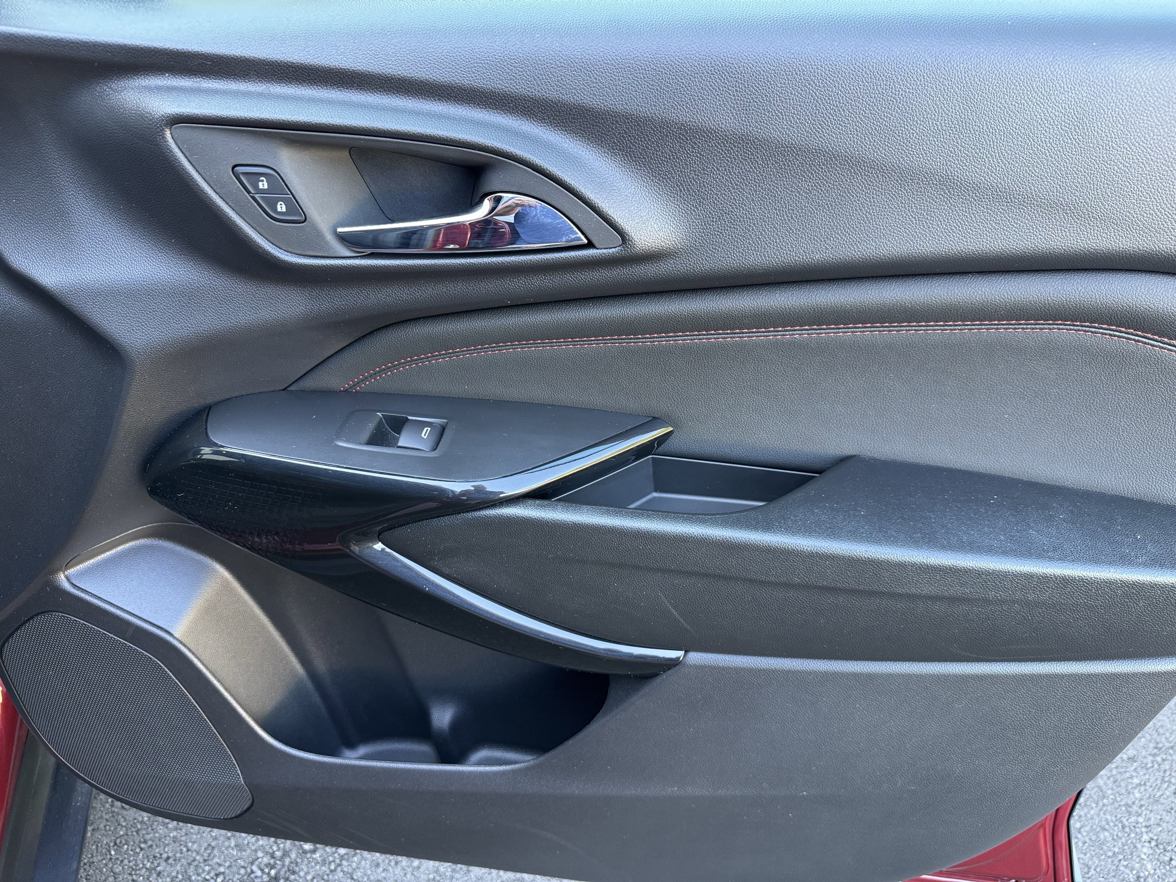 Used 2025 Chevrolet Trax RS w/ Driver Confidence Package image 26