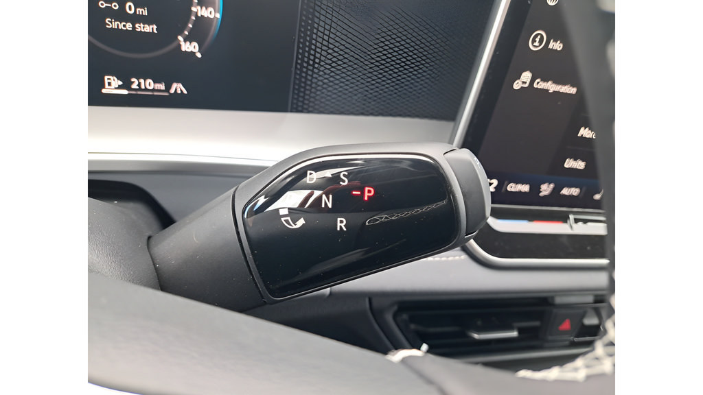 New 2026 Volkswagen Tiguan SE AWD/4WD image 17