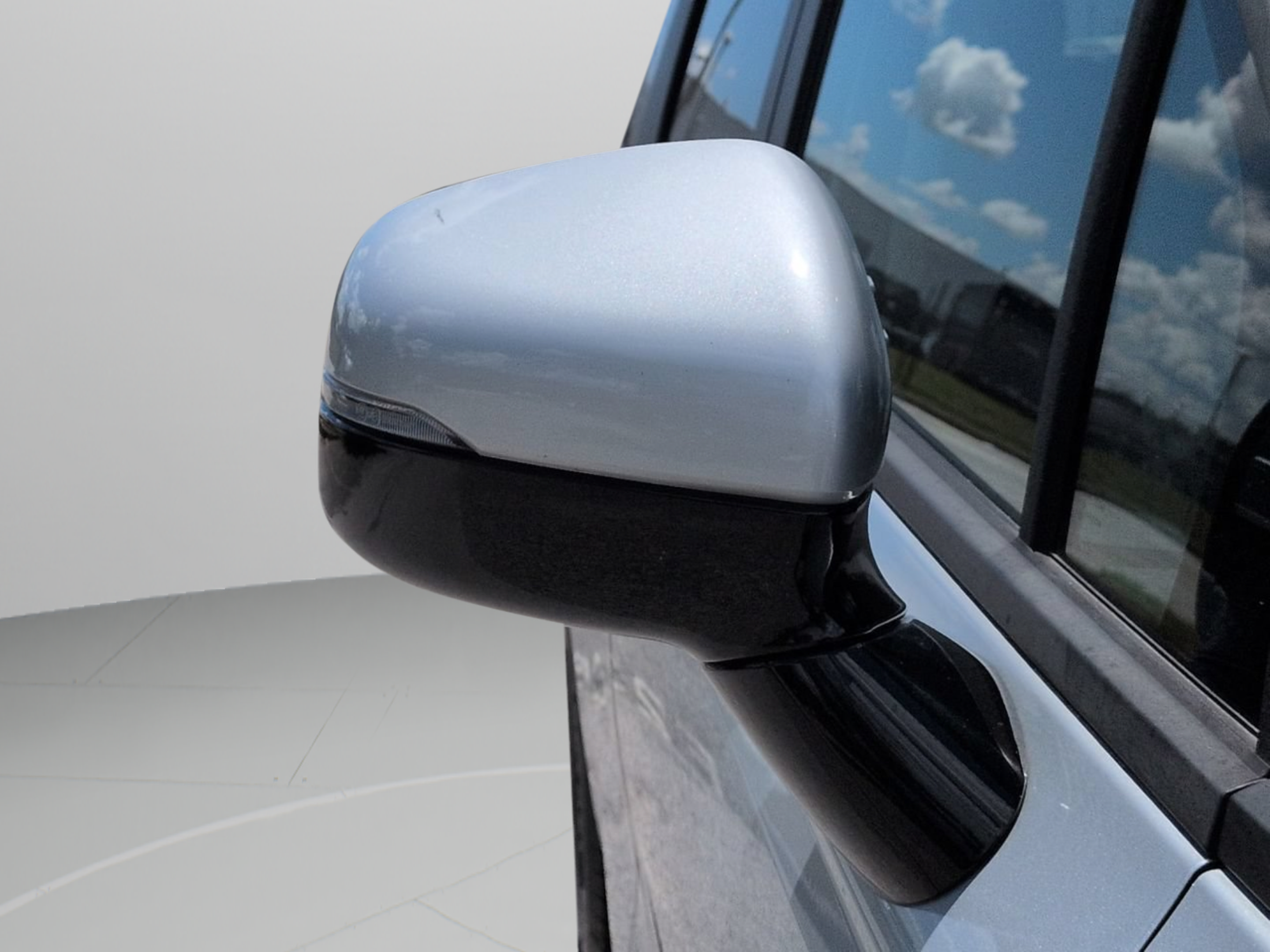 Used 2023 Kia Carnival LX FWD image 14