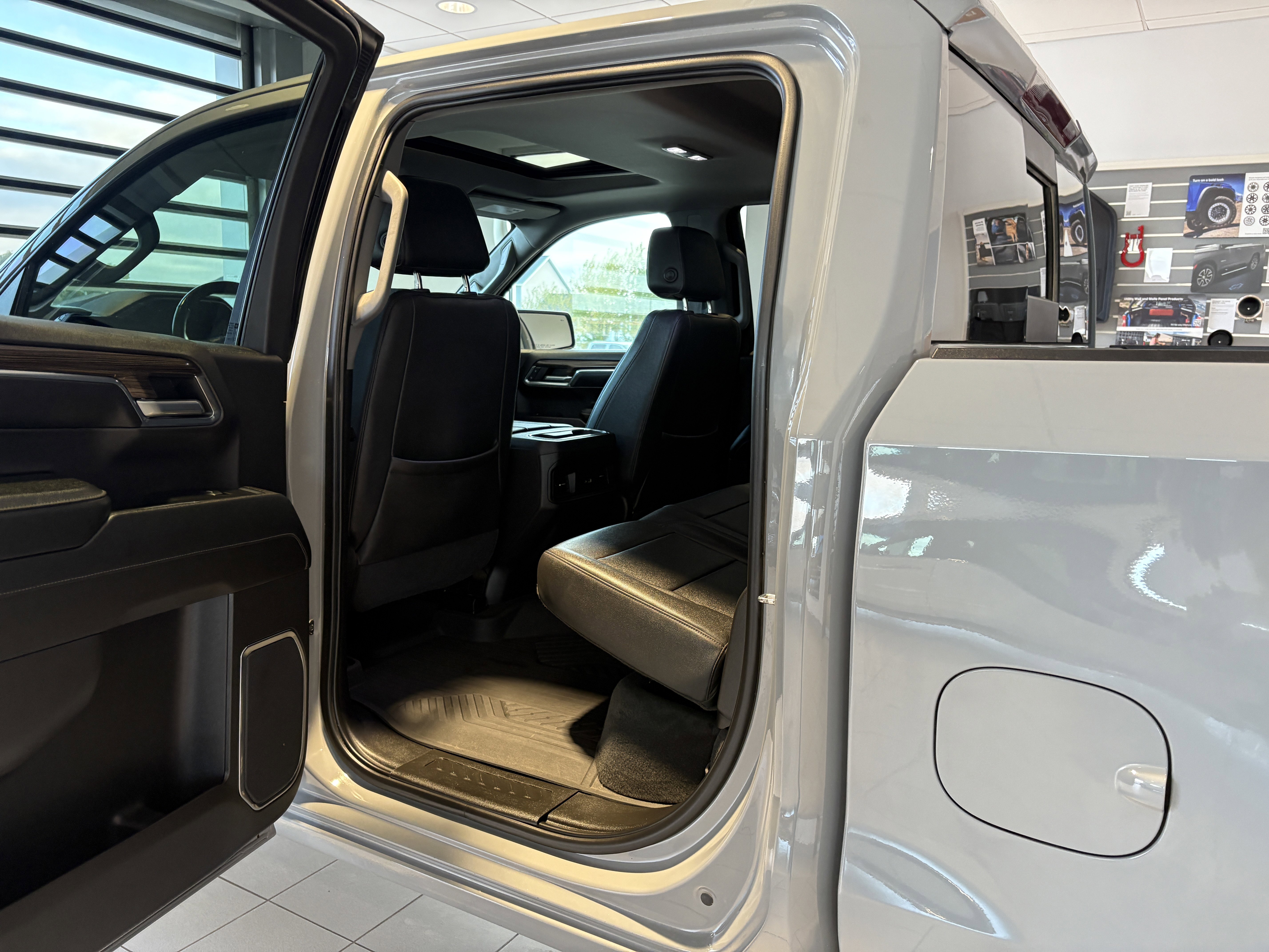 Used 2024 Chevrolet Silverado 1500 LT Trail Boss w/ Convenience Package II image 21