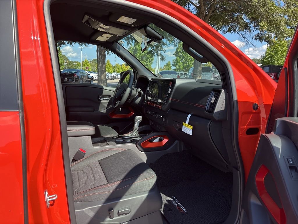 New 2025 Nissan Frontier PRO-4X w/ Pro Convenience Package image 18