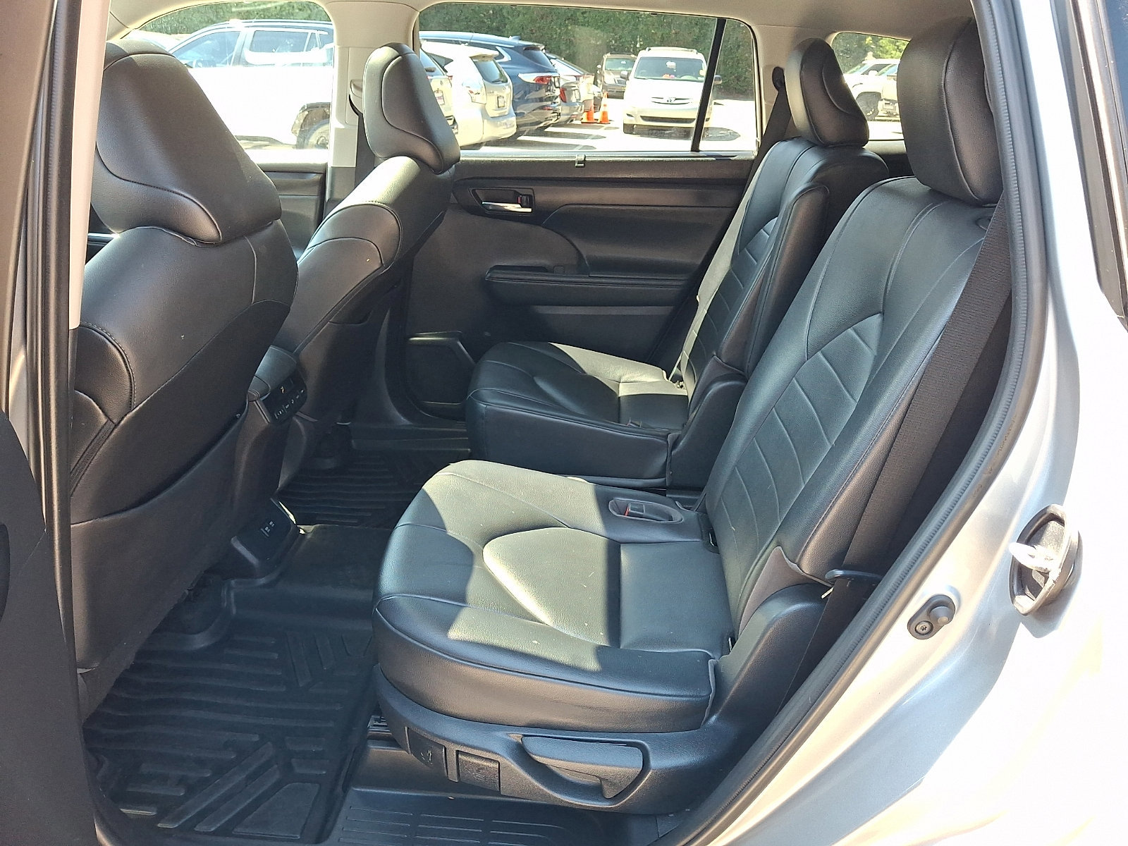 Used 2021 Toyota Highlander XLE image 11