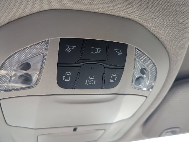 Used 2021 Chrysler Pacifica Limited FWD image 25