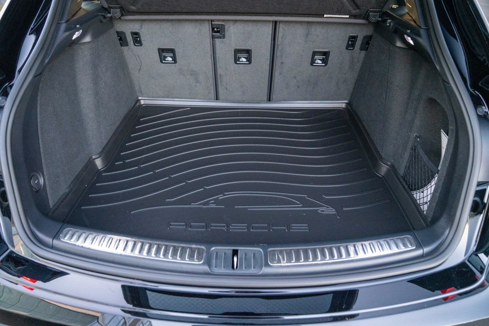 Certified 2026 Porsche Macan Turbo AWD/4WD image 28