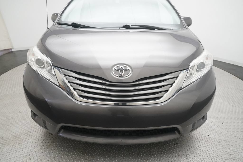 Used 2014 Toyota Sienna XLE FWD image 22