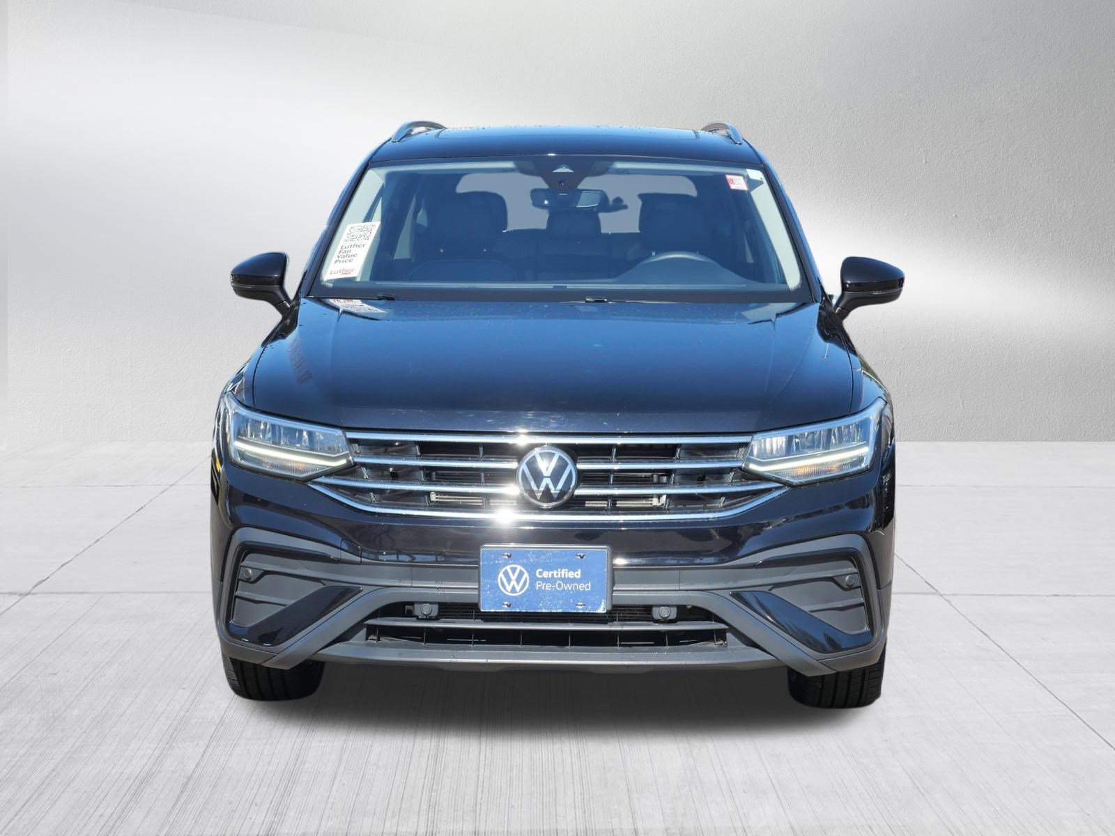 Certified 2022 Volkswagen Tiguan SE w/ Panoramic Sunroof Package image 2