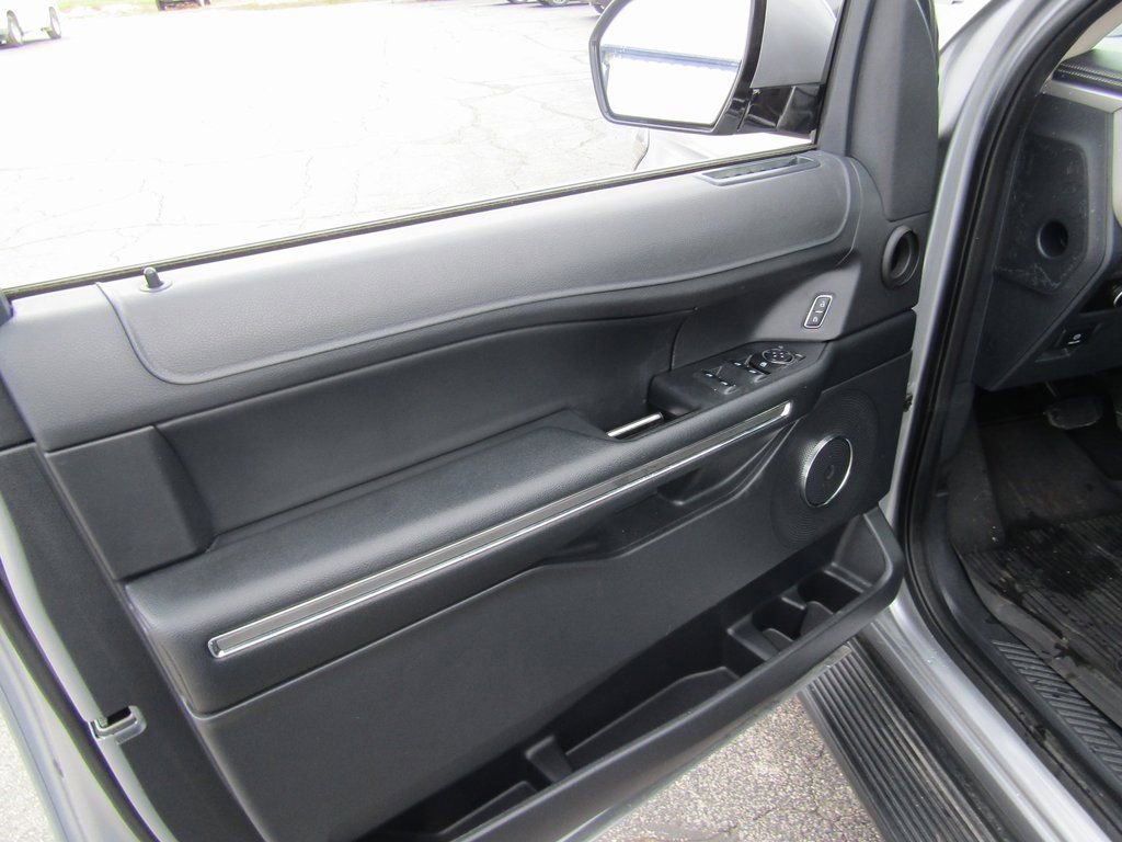 Used 2024 Ford Expedition Max XLT image 21