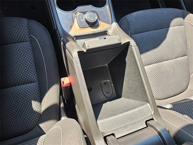 Used 2021 GMC Acadia SLE image 25