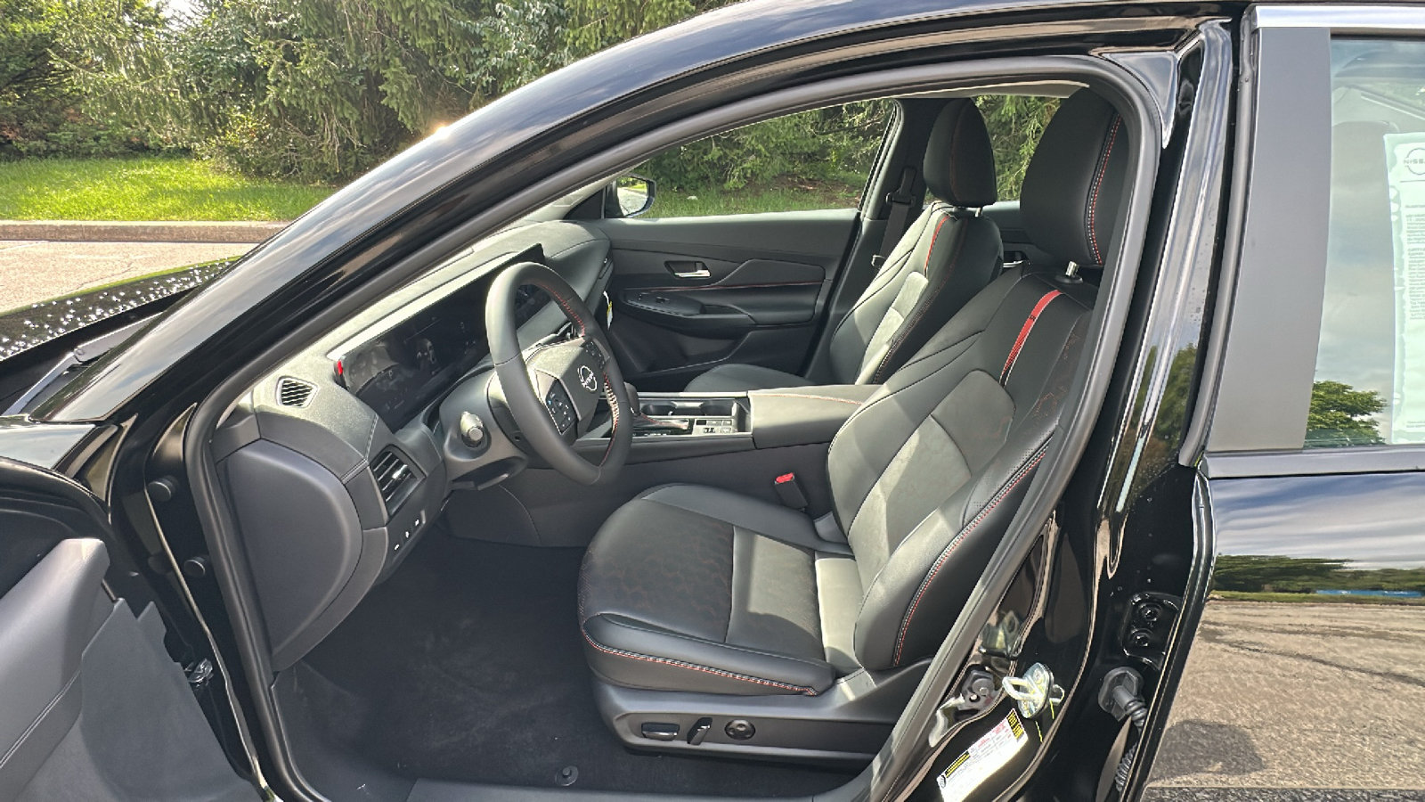 New 2026 Nissan Sentra SR w/ SR Premium Package FWD image 7