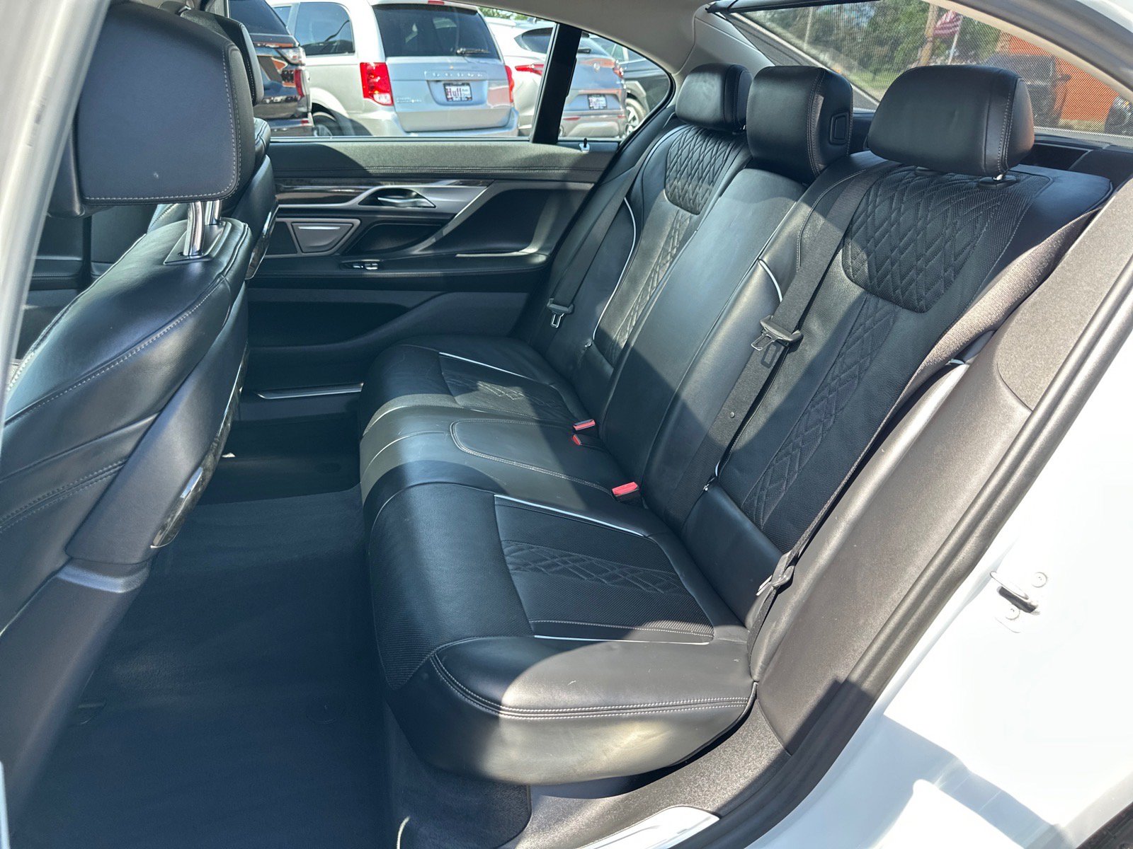 Used 2020 BMW 745e xDrive AWD/4WD image 24