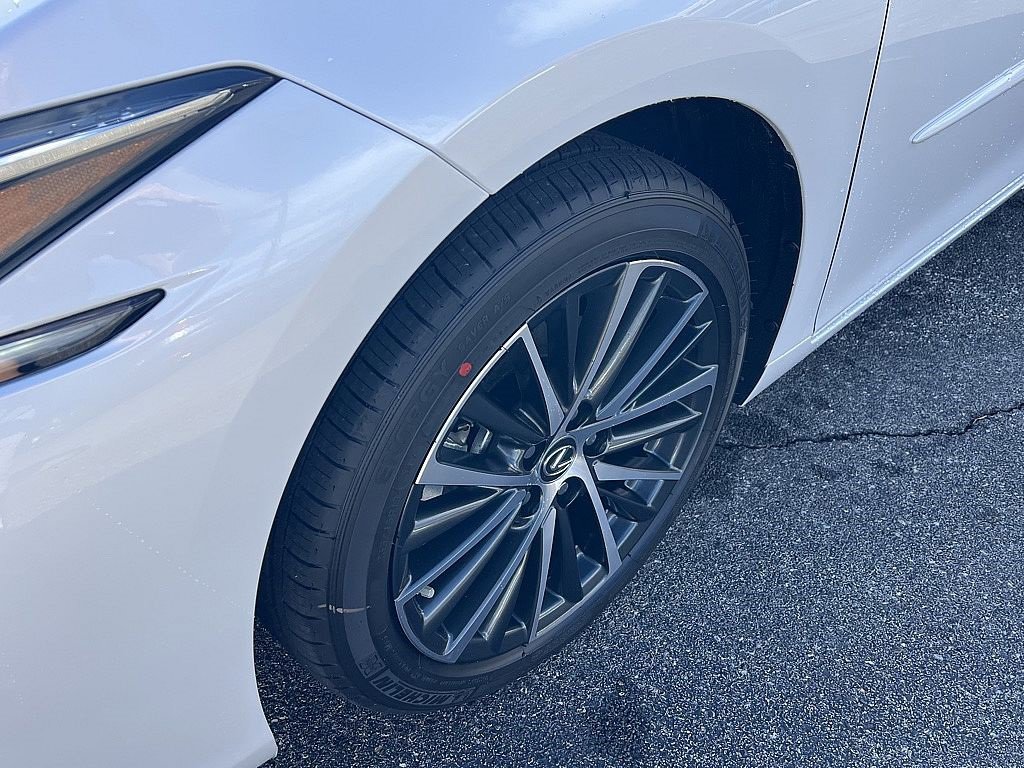 New 2025 Lexus ES 350 w/ Premium Package image 6