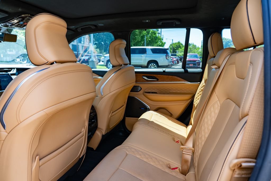 Used 2022 Jeep Grand Cherokee Summit AWD/4WD image 26
