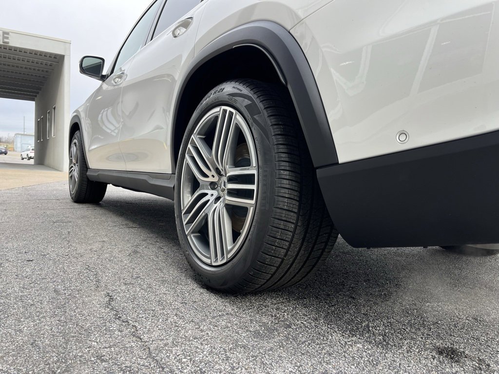 Used 2025 Mercedes-Benz GLS 450 4MATIC image 12