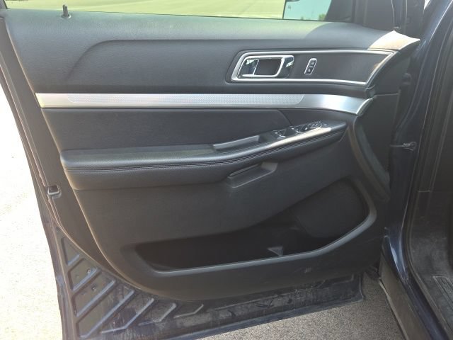 Used 2016 Ford Explorer XLT AWD/4WD image 24