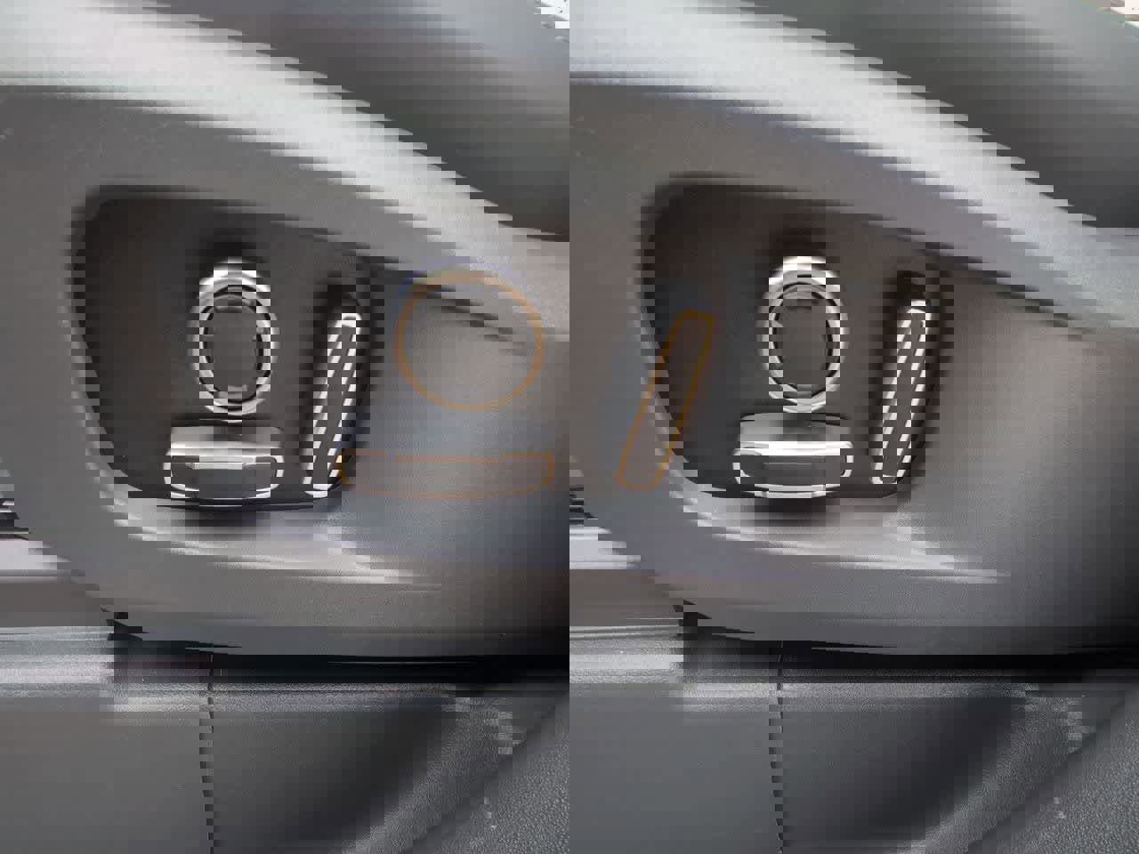 New 2026 Land Rover Defender 130 S image 17