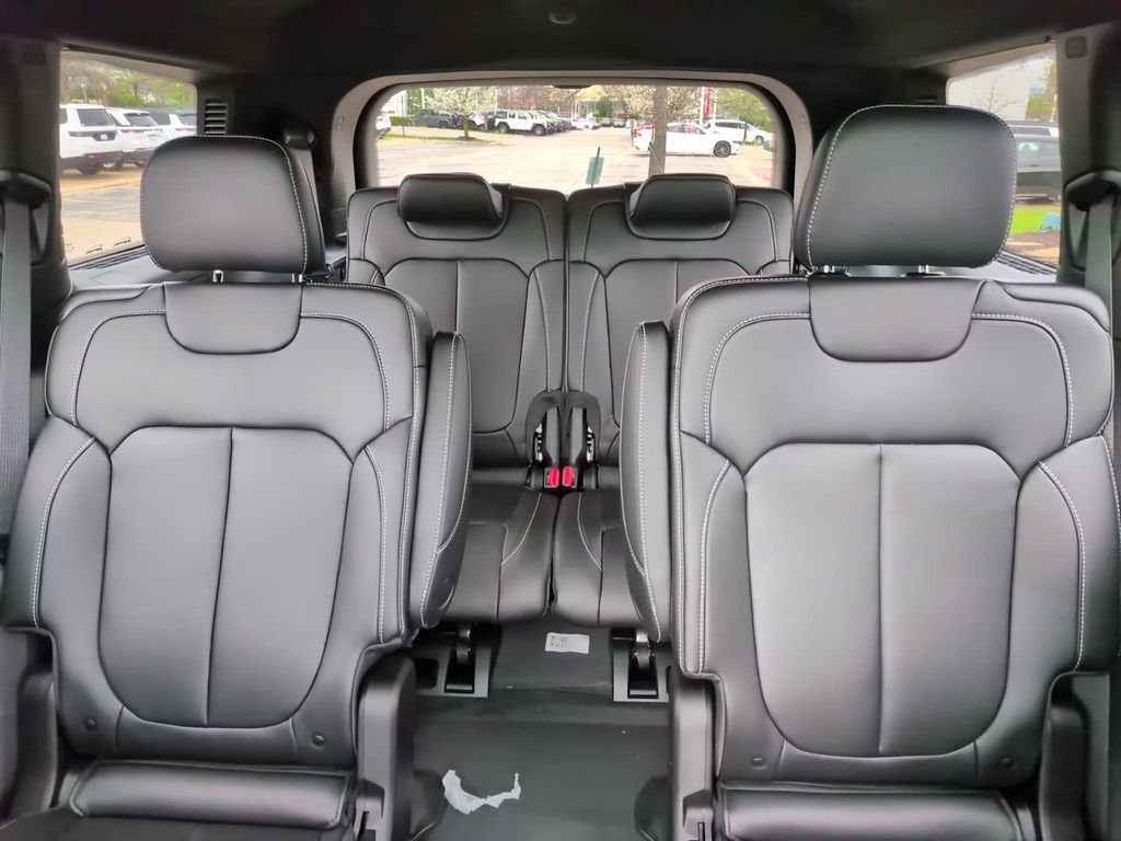New 2026 Jeep Grand Cherokee L Limited AWD/4WD image 31