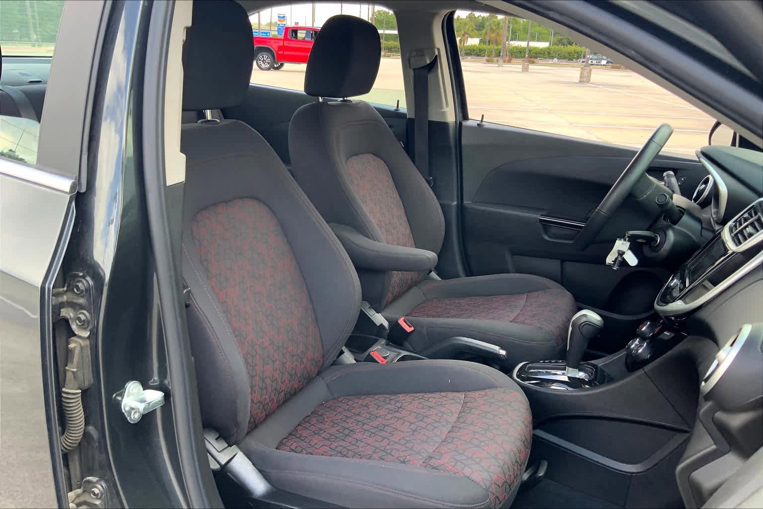 Used 2020 Chevrolet Sonic LT w/ RS Package FWD image 9