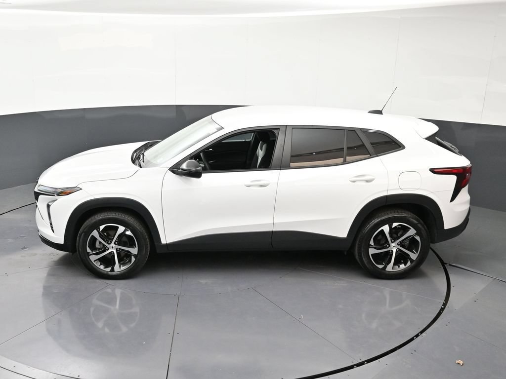 Used 2024 Chevrolet Trax RS FWD image 17