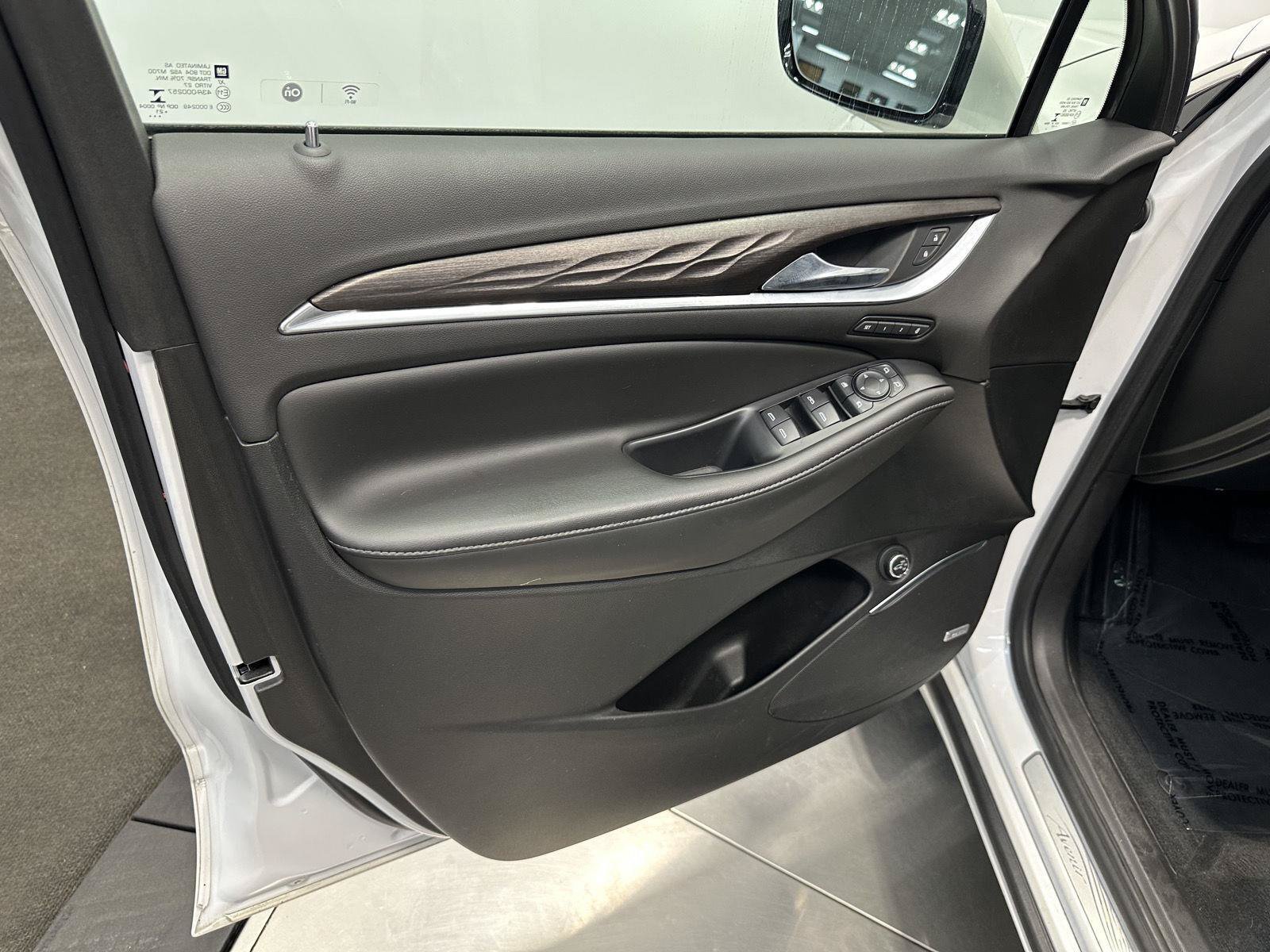 Used 2022 Buick Enclave Avenir w/ Avenir Technology Package AWD/4WD image 10
