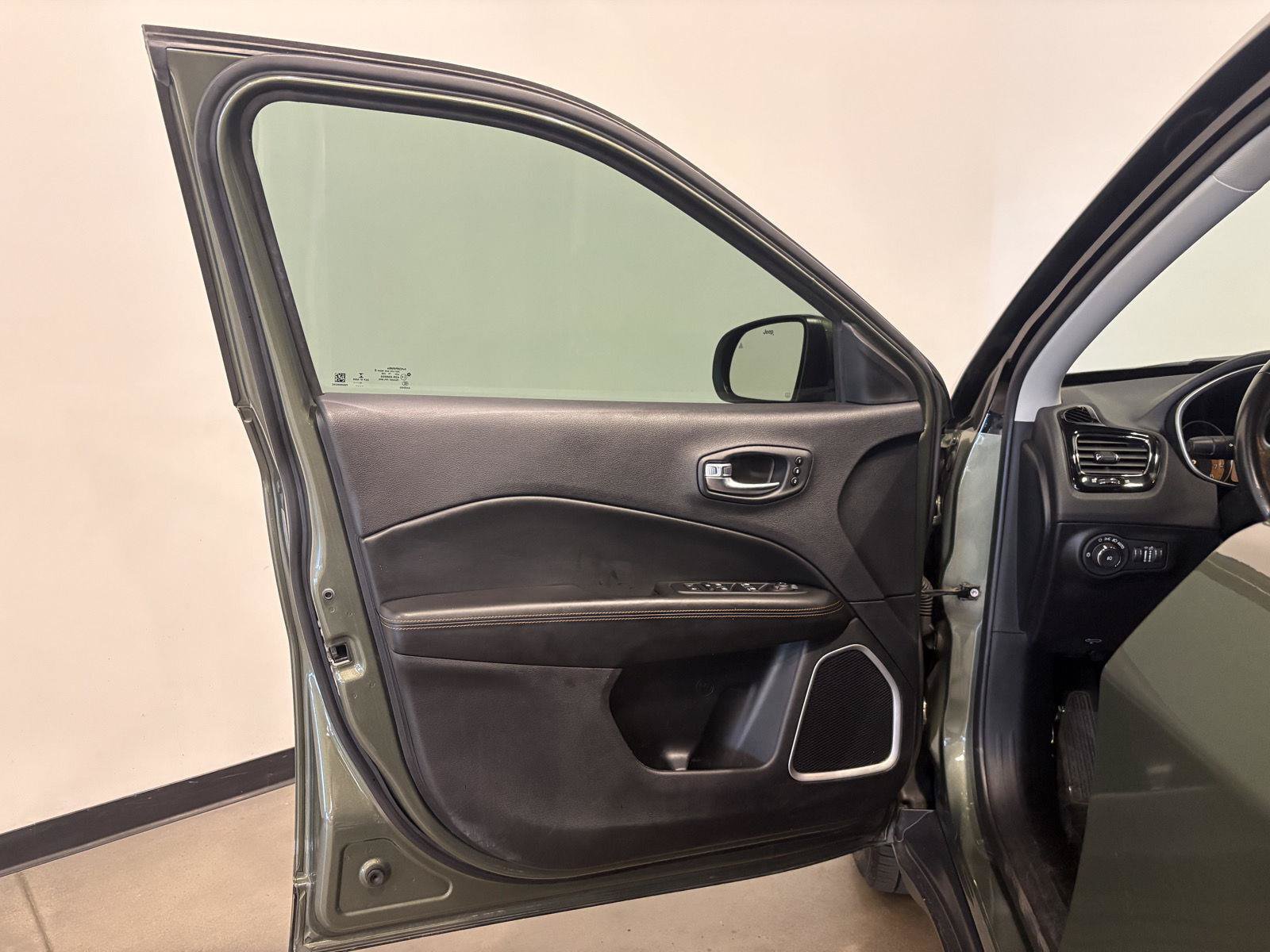 Used 2020 Jeep Compass Limited w/ Safety & Security Group AWD/4WD image 10