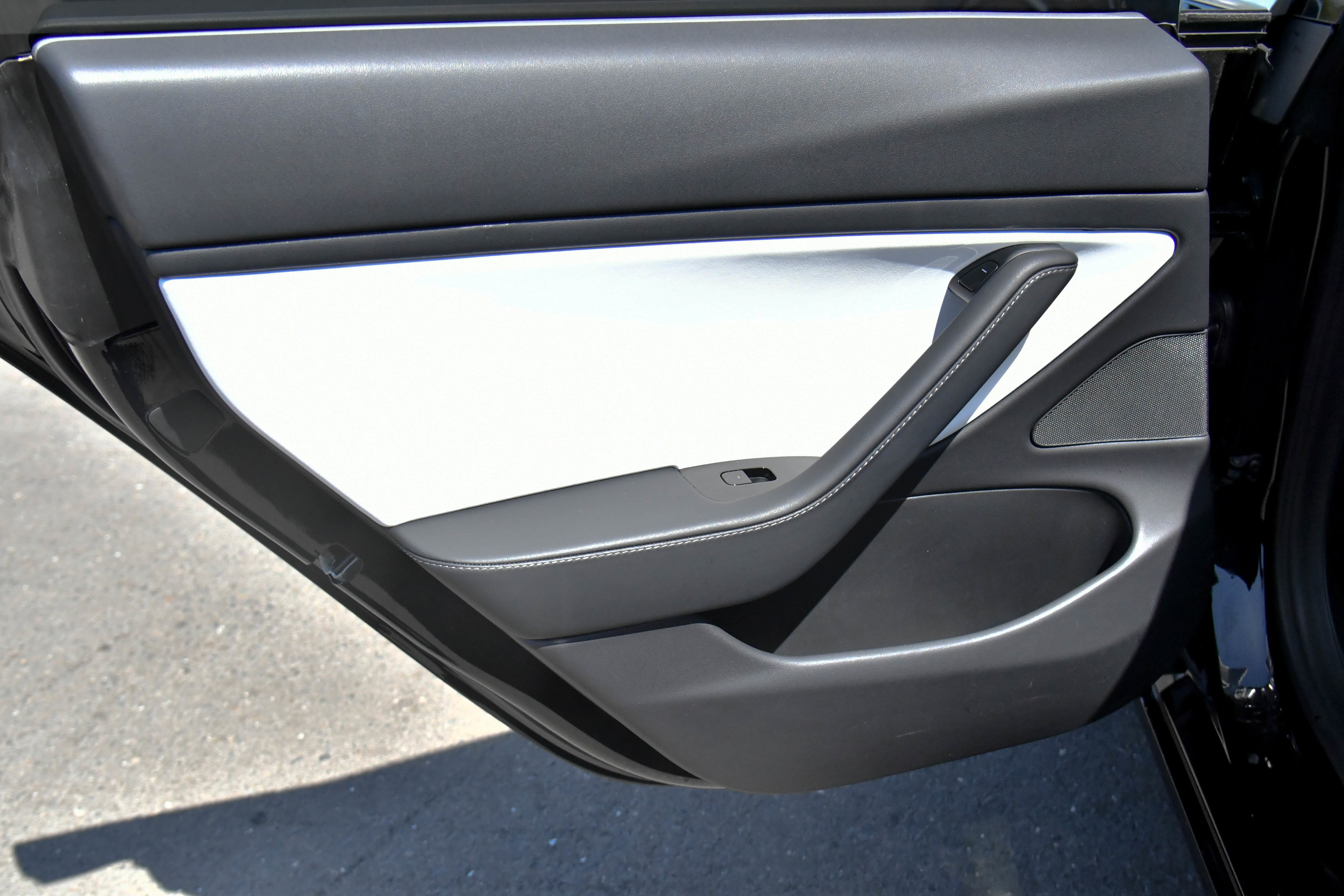 Used 2018 Tesla Model 3 Long Range image 31