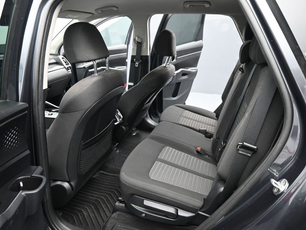 Used 2023 Kia Sorento LX image 16