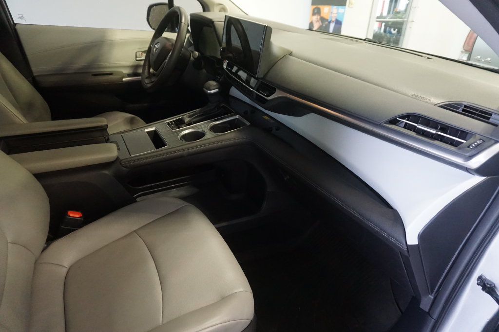 Certified 2025 Toyota Sienna XLE w/ XLE Plus Package AWD/4WD image 25