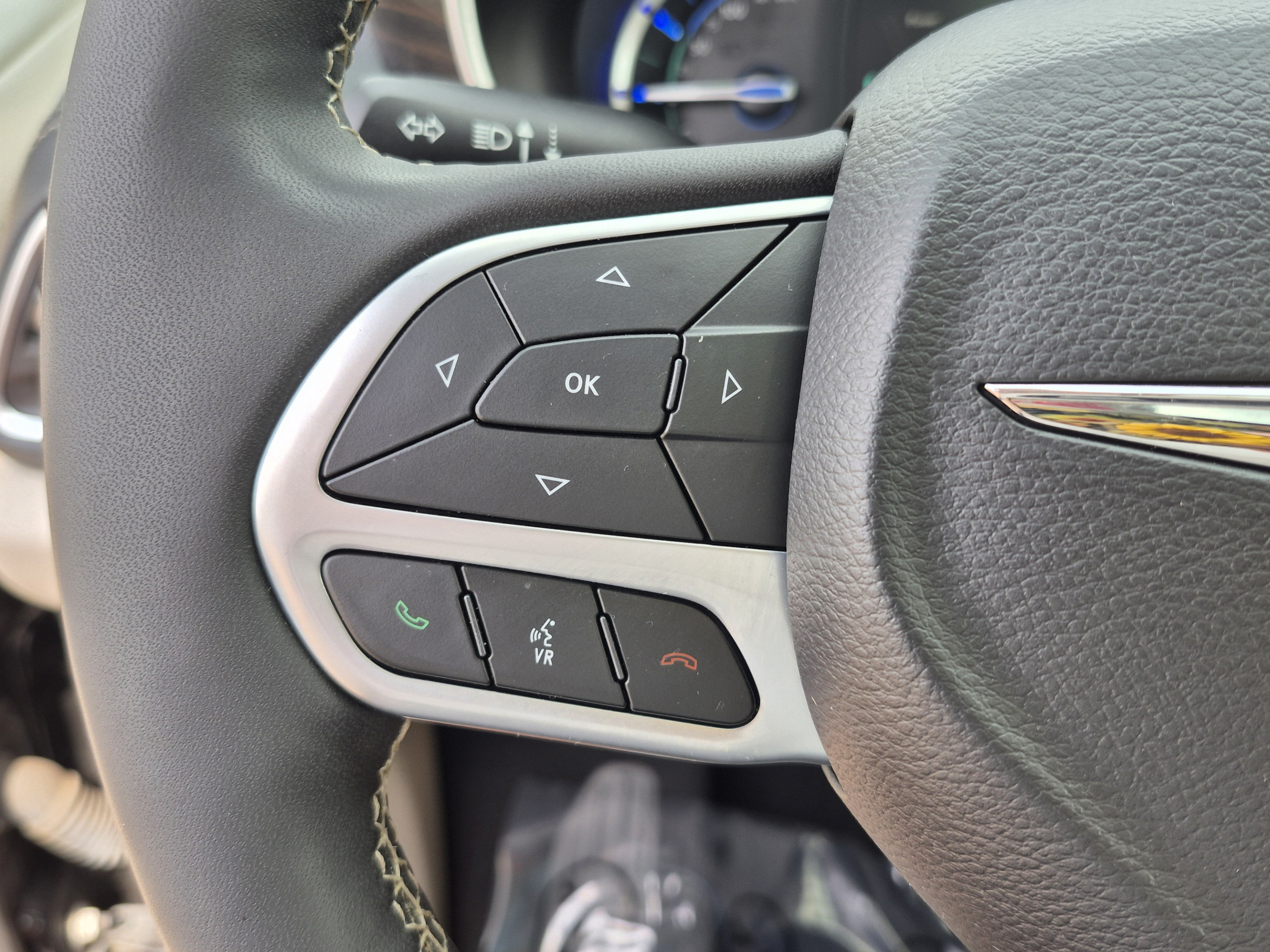 Used 2023 Chrysler Pacifica Limited FWD image 31