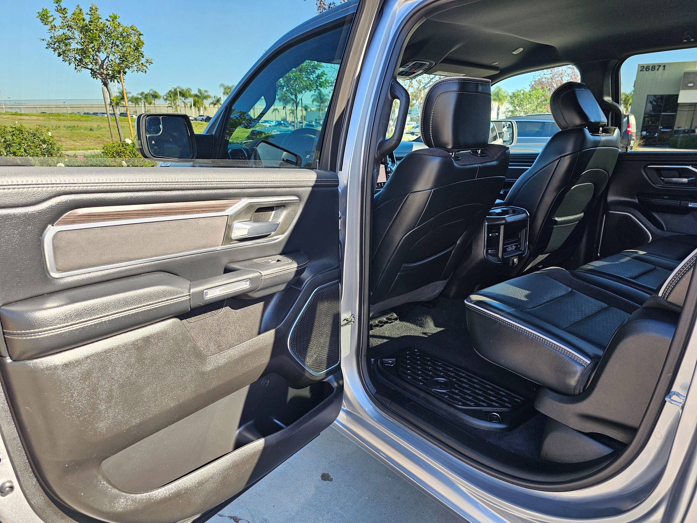 Used 2025 RAM 1500 Laramie image 18