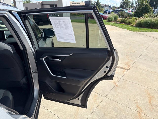Used 2025 Toyota RAV4 XLE AWD/4WD image 29