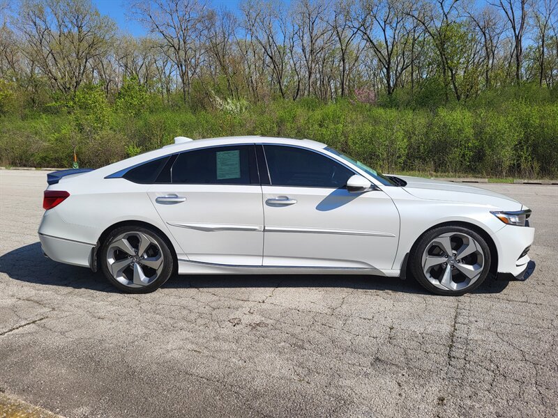 Used 2018 Honda Accord Touring image 7