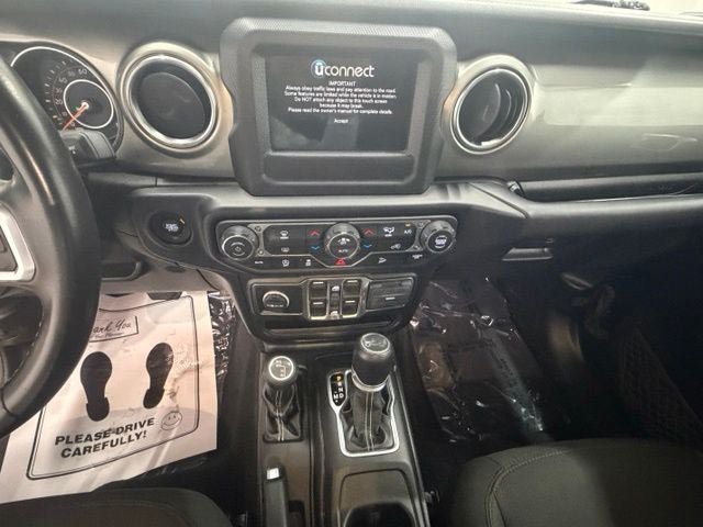 Used 2019 Jeep Wrangler Unlimited Sahara AWD/4WD image 17
