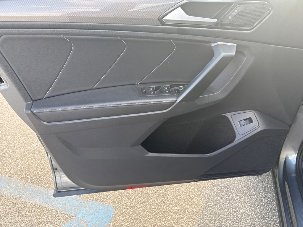 Used 2024 Volkswagen Tiguan SE image 16