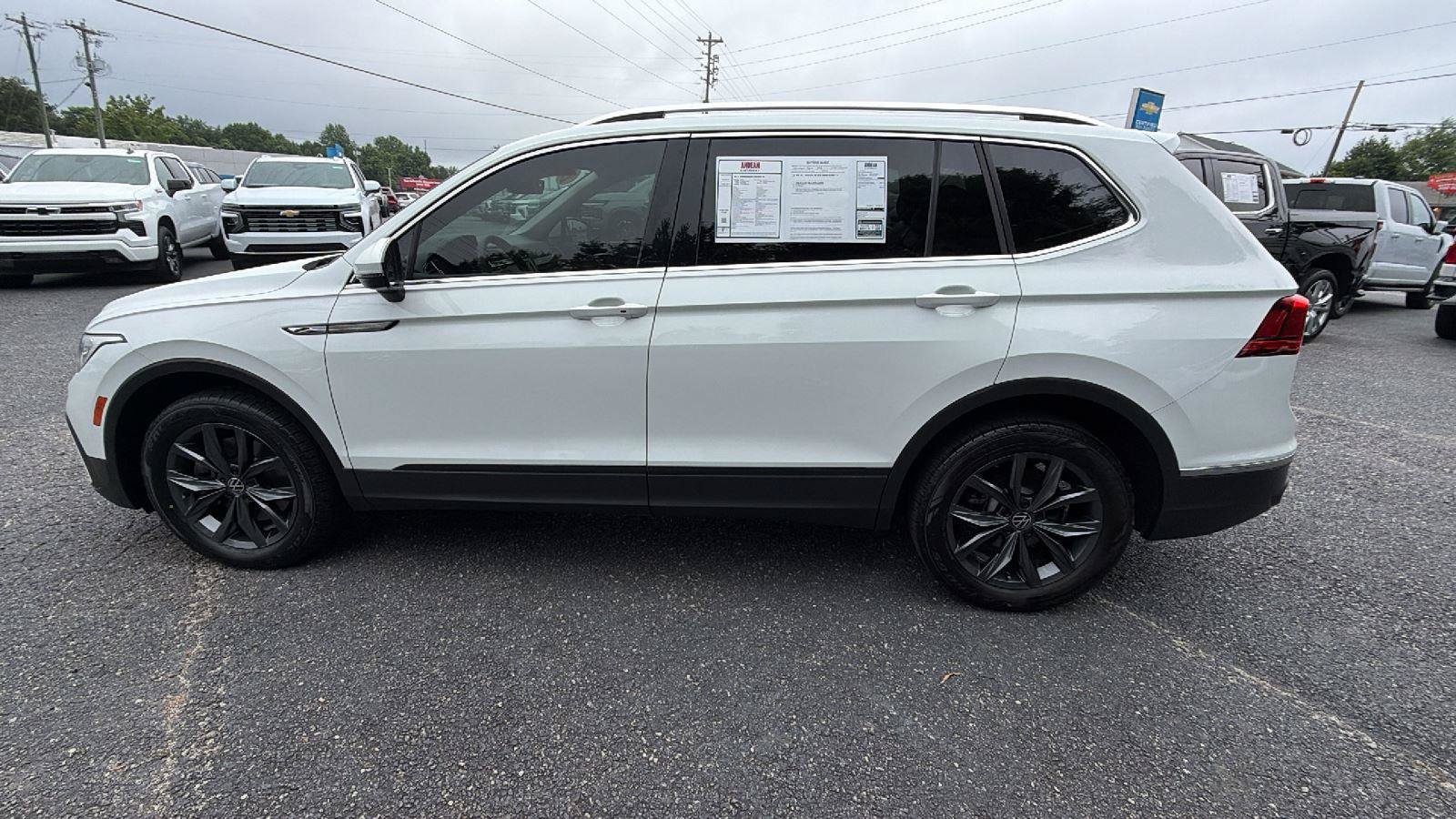 Used 2022 Volkswagen Tiguan SE FWD image 12