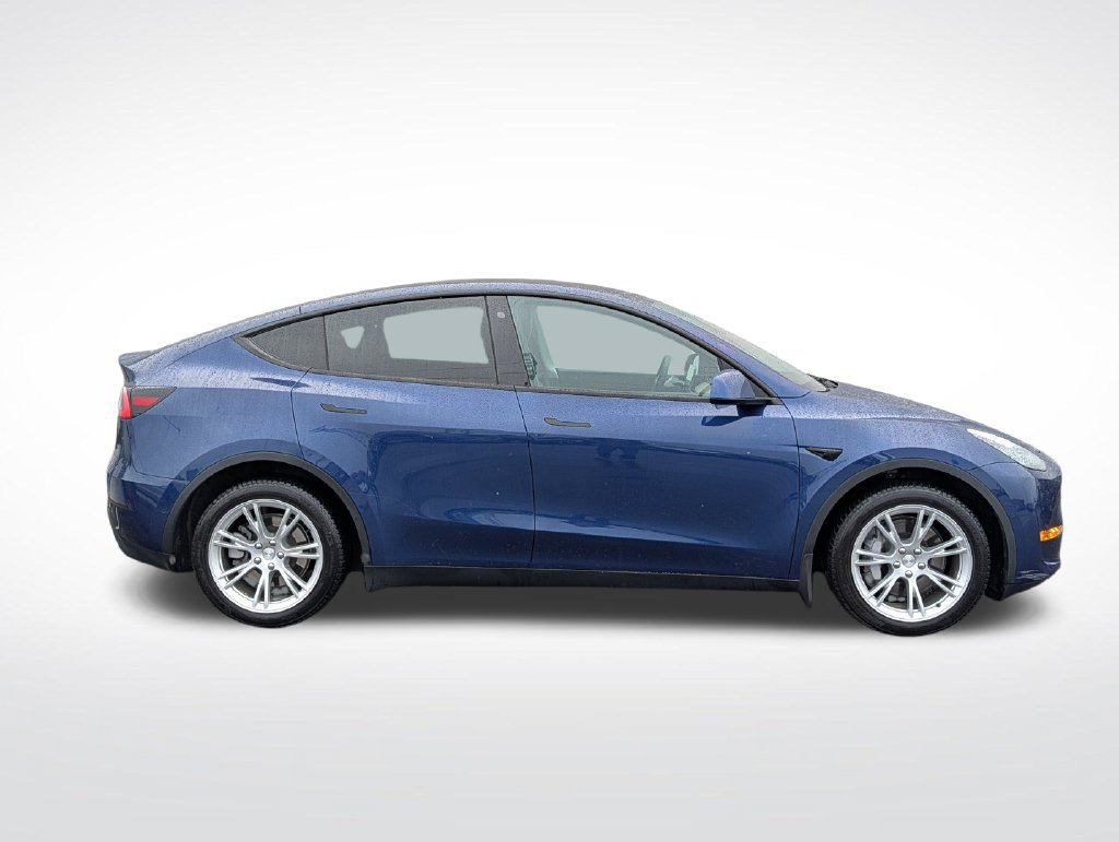 Used 2022 Tesla Model Y Long Range AWD/4WD image 2