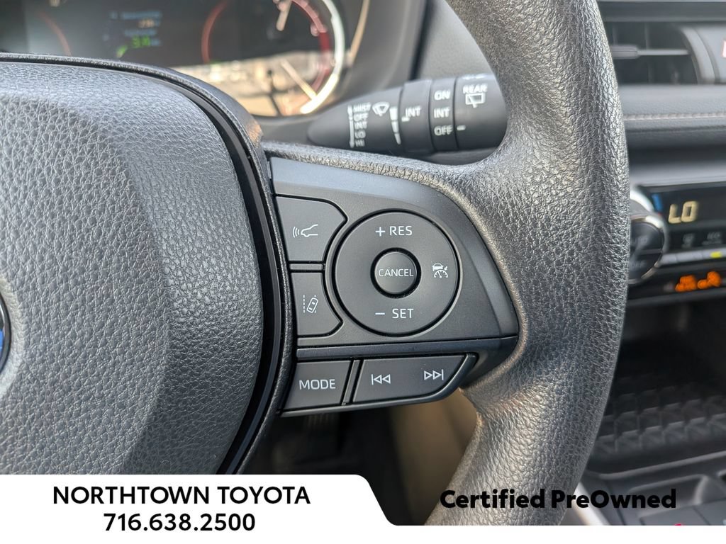 Used 2025 Toyota RAV4 XLE AWD/4WD image 28