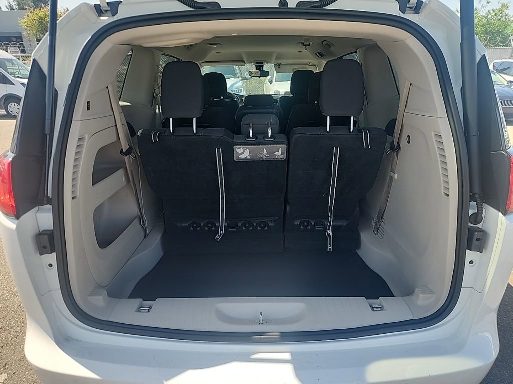Used 2017 Chrysler Pacifica Touring w/ Tire & Wheel Group image 17