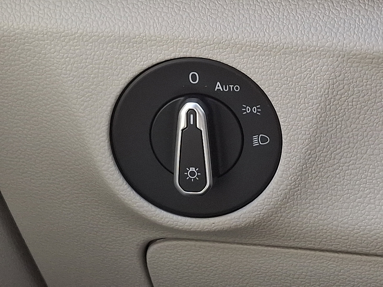 Used 2024 Volkswagen Jetta SE w/ Panoramic Sunroof Package image 24