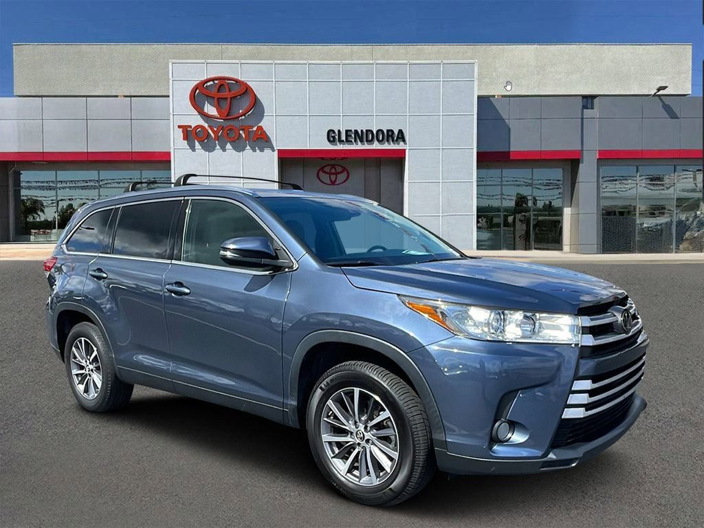 Used 2019 Toyota Highlander XLE w/ Carpet Mat Package (TMS) FWD image 1