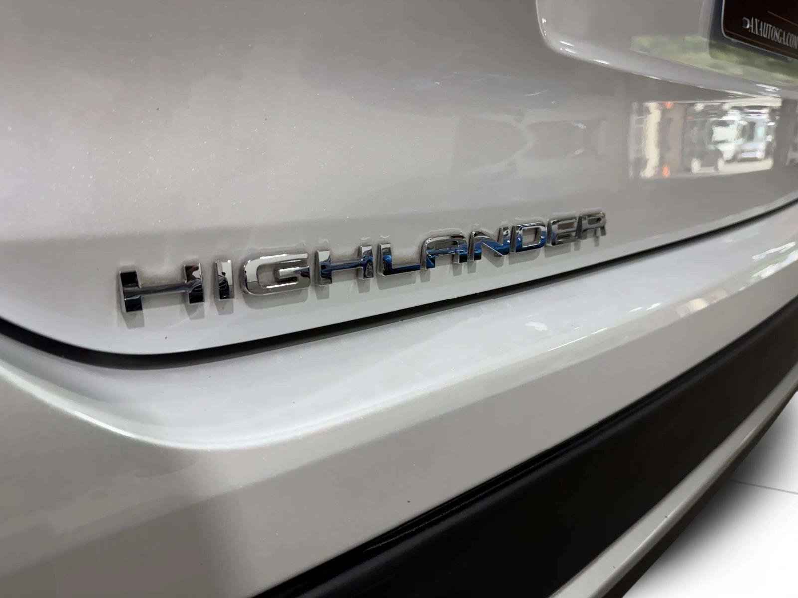Used 2023 Toyota Highlander XSE AWD/4WD image 18