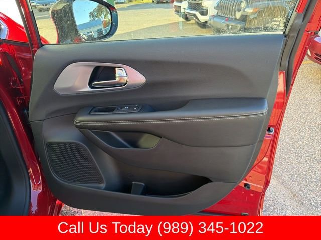 New 2026 Chrysler Pacifica Limited w/ S Appearance Package image 39