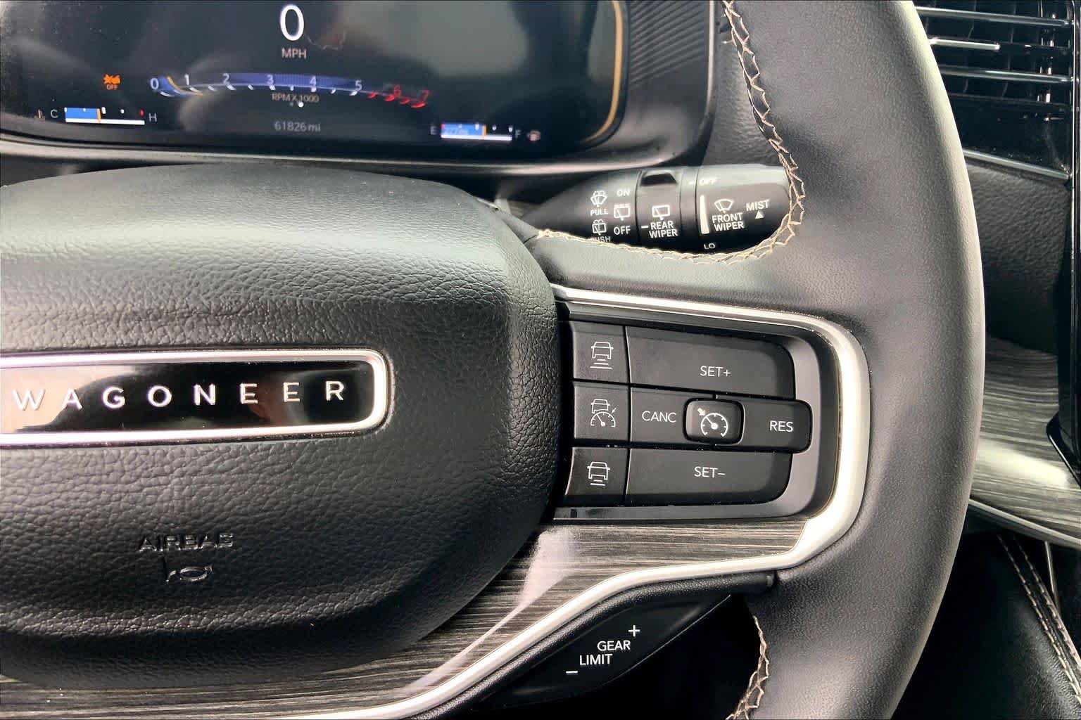 Used 2024 Jeep Wagoneer L Series II RWD image 25