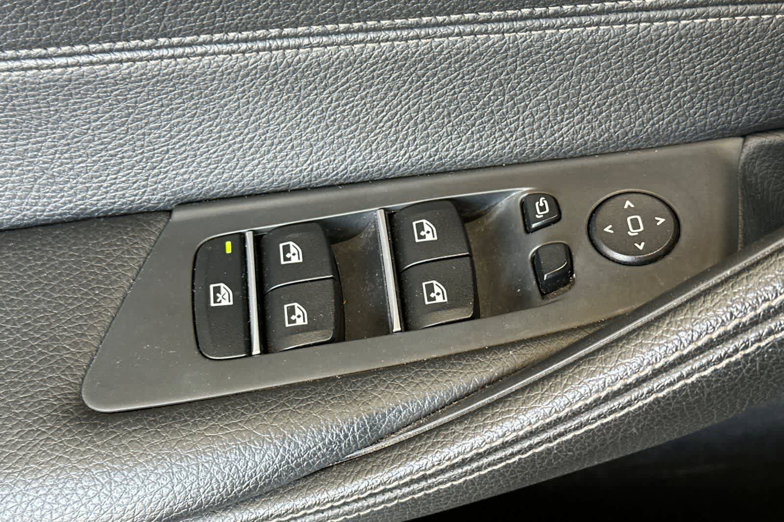 Used 2019 BMW 530i w/ Luxury Package image 13