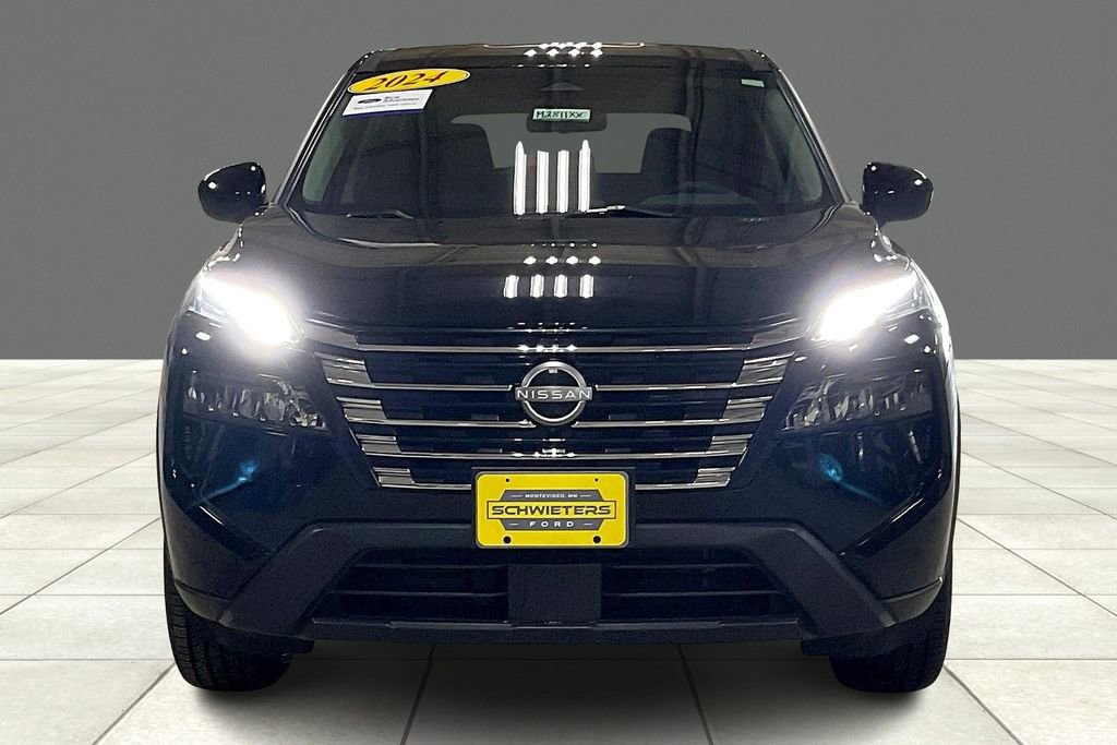 Used 2024 Nissan Rogue SV image 3